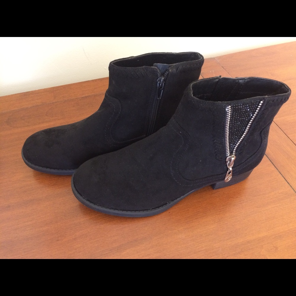 (Never worn!!) G By GUESS Black Ankle Booties - Picture 2 of 4